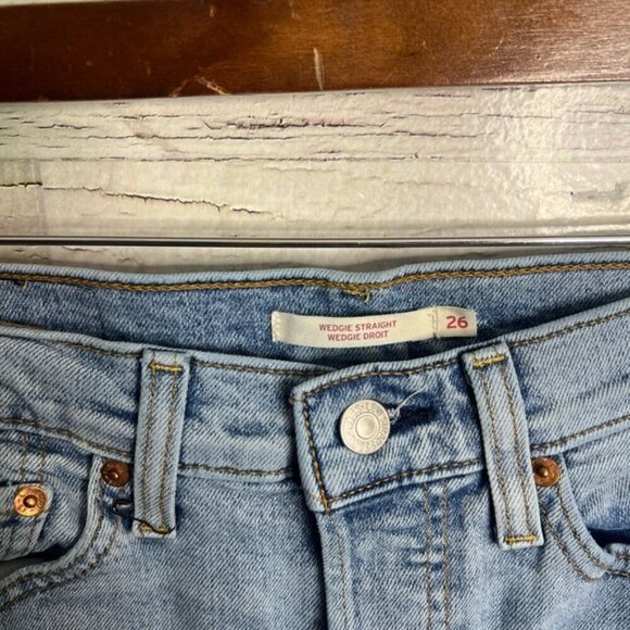 Levi's Wedgie Straight Women's Jeans Size 26  Light Denim distressed - Picture 4 of 7